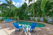 Sea La Vie: 1.5 Blocks to Beach, Pool, Tropical Backyard & Pool by Anna Maria Life Vacation Rentals