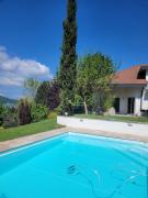 Sunshine Villa in front of Annecy Lake