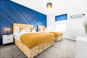 2 Bed - Modern Flat - Town Centre & Parking 2 Bed - Modern Flat - Town Centre & Parking