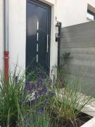 Chambre tout confort avec commodités espace repas wifi parking