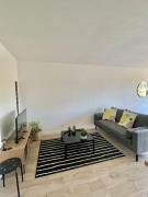 Bright 35 M For 2 With Balcony City Center