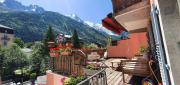 Chamonix Hyper centre . terrasse vue mont blanc . parking
