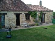 Charmante Maison de Campagne avec Jardin Clôturé, Cheminée et Wi-Fi Proche de la Dordogne - FR-1-616-150