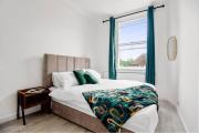 Stunning Gem of Twickenham Stunning Gem of Twickenham