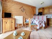 Appartement spacieux proche des pistes avec balcon et parking - FR-1-344-778