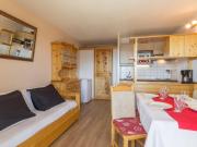 Studio cabine rénové près des pistes avec balcon - FR-1-275-127