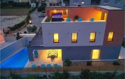 Awesome Home In Trogir With Jacuzzi, 4 Bedrooms And Wifi