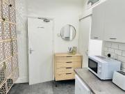 Lovely Estelle Studio Apartment by CityNest