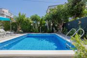 Dalmatian 230m2 with pool and garden near the old town for families