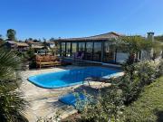 Villa Santorini Praia do Rosa com piscina e jacuzzi