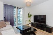 1 Bed in Canary Wharf with Vibrant City Views