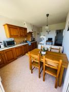 Appartement lumineux avec piscine chauffée en saison