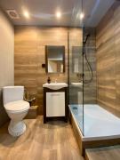 Pokój z prywatną łazienką w 2 pokojowym mieszkaniu Komuny Paryskiej