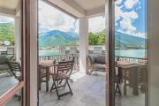 Stunning view lakeside apartment - Larihome A11