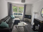 Central 1-Bed Apt Sleeps 4 5 mins to Station