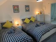 Spacious and central 4-bedroom house with parking