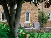 Climbing Rose Cottage - Dog Friendly - Peaceful Cotswold Cottage