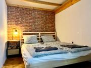 Apartment with FREE Parking Apartment with FREE Parking