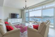 Stunning - Seafront 3-Bedroom 6th Floor