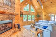 Serene Blue Ridge Cabin about 3 Mi to Downtown!