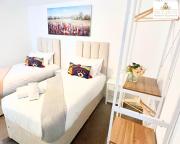 Contractors 2 Bed Apartment in Stevenage near M&S By White Orchid Property Relocation Leisure & Business