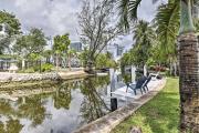 Canal-Front Condo Walk to Downtown Ft Lauderdale!
