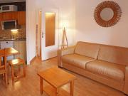 Studio skis aux pieds avec balcon, centre station - FR-1-322-466