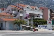 Apartments with a parking space Makarska - 6693