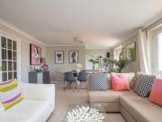 Stylish 2 Bedroom Flat Apartment with Free Parking in Windsor - Pass the Keys