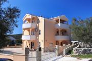 Apartments with parking space Vinisce, Trogir - 8660