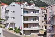 Apartments with a parking space Makarska - 6720