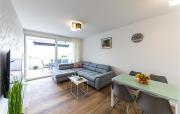 Beautiful Apartment In Okrug Gornji