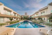 Duplex com piscina à beira mar e 03 suítes