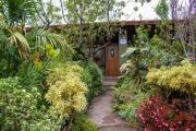 Cabinas las Manzanas Bed y Breakfast