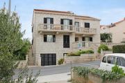 Apartments with parking space Supetar, Brac - 5676