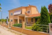 Family friendly apartments with a swimming pool Vinkuran, Pula - 7444