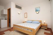 Apartments with parking space Duce, Omis - 7532