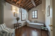Tiziano big penthouse in the Oltrarno