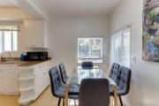 2 Bedroom Mid-Wilshire Charmer close to Downtown