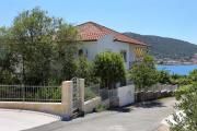 Apartments by the sea Vinisce, Trogir - 10241