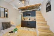 Duplex Studio Apt Mezzanine near Shops & Cafes