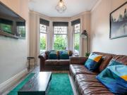 Beautiful 4BR Restored Red Brick Cafes and Park - Pass the Keys