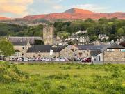 Character Townhouse in Town Centre & Superb Views Character Townhouse in Town Centre & Superb Views