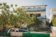 Family friendly seaside apartments Grebastica, Sibenik - 15170