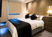 Nice one BR condo free pool in Commonwealth QC