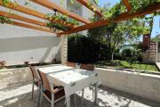 Apartments with parking space Supetar, Brac - 5385