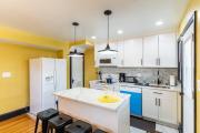 Spacious Charming DC Row House plus Free Parking-Sleeps 17 guests