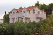 Apartments by the sea Splitska, Brac - 5664