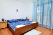 Apartments with parking space Supetar, Brac - 5612
