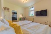 modernes Apartment - zentral, ruhig, Wlan, Netflix, Küche, Schreibtisch, Parkplatz, Waschtrockner